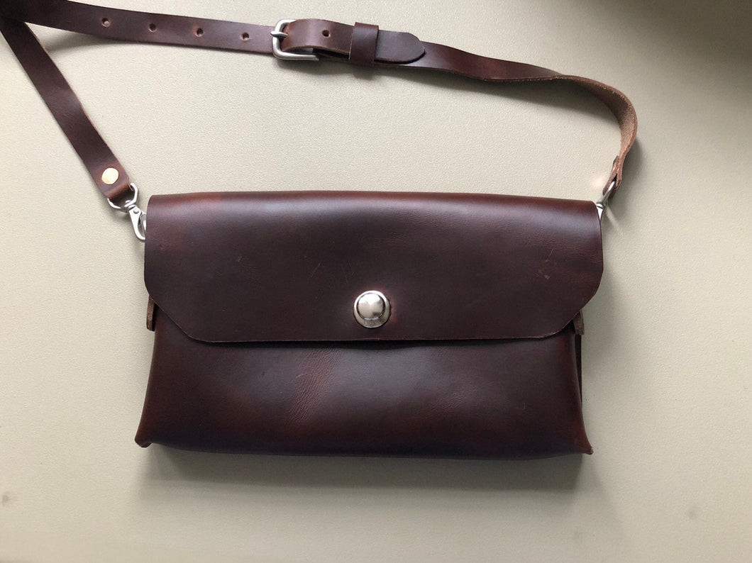 Simple Leather Purse with Quick Closure in full grain Horween leather
