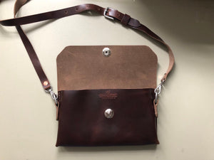Simple Leather Purse with Quick Closure in full grain Horween leather